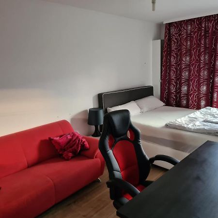 Sehr Schoene Drei Zimmer Deluex Wohnung In Sindelfingen Exterior photo