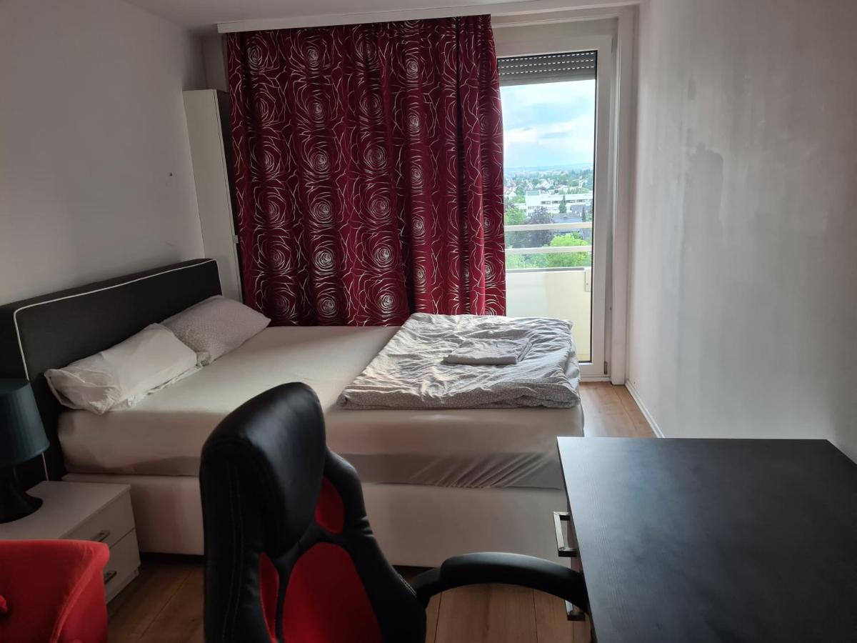 Sehr Schoene Drei Zimmer Deluex Wohnung In Sindelfingen Exterior photo