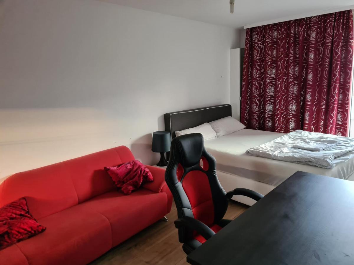 Sehr Schoene Drei Zimmer Deluex Wohnung In Sindelfingen Exterior photo