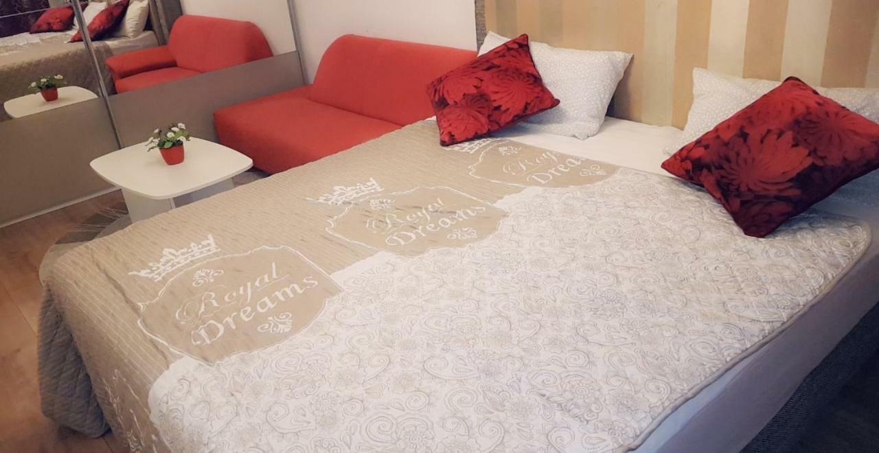 Sehr Schoene Drei Zimmer Deluex Wohnung In Sindelfingen Exterior photo
