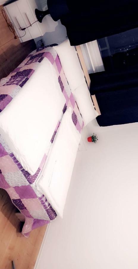 Sehr Schoene Drei Zimmer Deluex Wohnung In Sindelfingen Exterior photo
